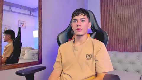 Snapshot of hot_alex1 chatting on 12/19/25, 03:35 alex online show from 12/19/25, 03:35