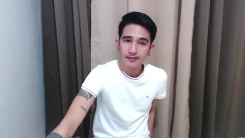 Snapshot of hot_boy2088 chatting on 09/30/25, 02:22 Mike online show from 09/30/25, 02:22