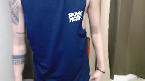 Snapshot of hot_boy2088 chatting on 10/18/25, 10:32 Mike online show from 10/18/25, 10:32