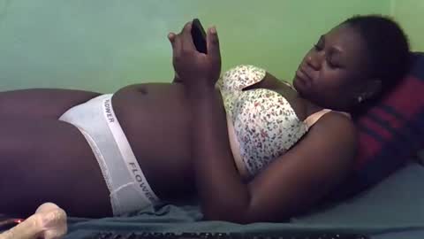 Snapshot of hot_girlly chatting on 11/12/25, 01:44 hot_girlly online show from 11/12/25, 01:44