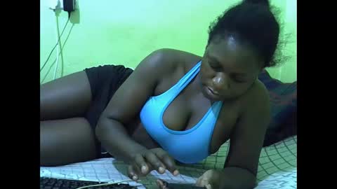 Snapshot of hot_girlly chatting on 11/28/25, 05:59 hot_girlly online show from 11/28/25, 05:59