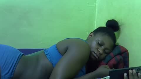 Snapshot of hot_girlly chatting on 11/30/25, 06:39 hot_girlly online show from 11/30/25, 06:39