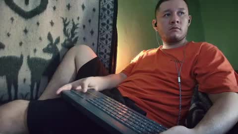 hot_guy36 online show from 05/10/26, 02:00