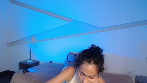 Alana online show from 12/21/25, 09:22