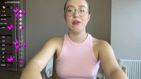 Snapshot of hot_lliinns chatting on 12/05/24, 08:33 Lina online show from 12/05/24, 08:33