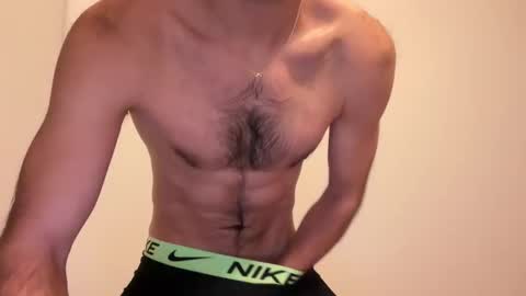 hot_men_athlete online show from 01/08/26, 09:55