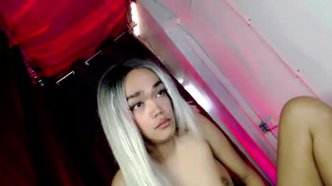 hot_moma69 online show from 04/16/26, 05:19