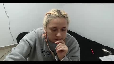 Mia online show from 01/11/25, 11:35