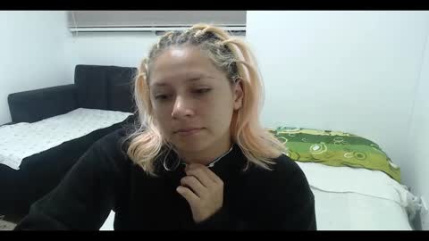 Mia online show from 01/25/25, 02:47