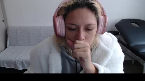 Mia online show from 03/08/25, 12:52