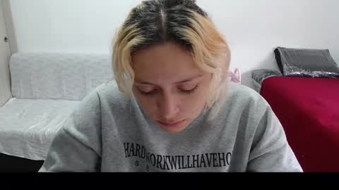 Mia online show from 03/12/25, 12:47