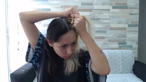 Mia online show from 10/05/25, 01:09