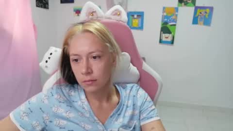 Mia online show from 02/12/26, 02:01