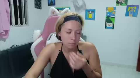 Mia online show from 03/18/26, 11:19