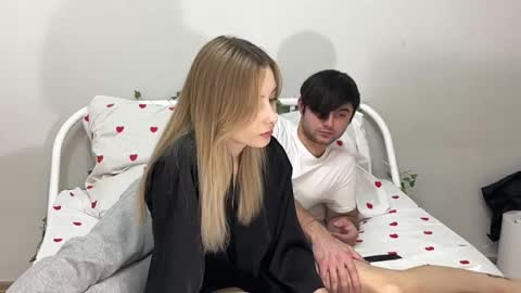 Sara and Sam online show from 12/19/25, 01:40