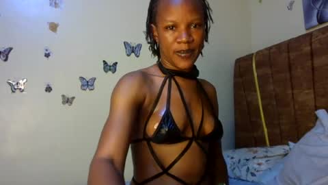 Snapshot of hot_petite100 chatting on 06/15/26, 06:26 hot petite100 online show from 06/15/26, 06:26