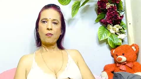 Snapshot of hot_queen58 chatting on 06/23/26, 02:48 hot queen online show from 06/23/26, 02:48