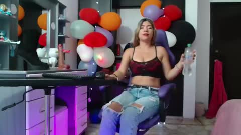 Snapshot of hot_sexy_bunny chatting on 02/20/26, 08:53 hot sexy bunny online show from 02/20/26, 08:53