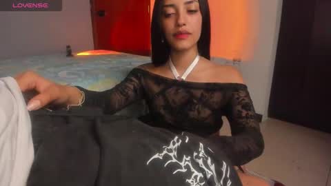 Snapshot of hot_weedlover chatting on 11/20/25, 08:19 KATE and JEFF online show from 11/20/25, 08:19