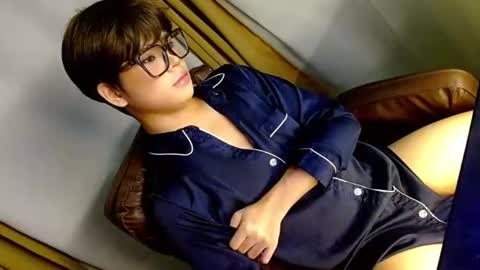 hotasian_ online show from 04/19/26, 02:49