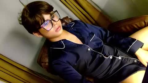 hotasian_ online show from 04/19/26, 07:38