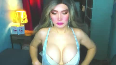 Snapshot of hotbabe_tanya chatting on 04/19/26, 02:11 T A N Y A online show from 04/19/26, 02:11