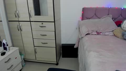 lesly and ander online show from 01/23/25, 02:55