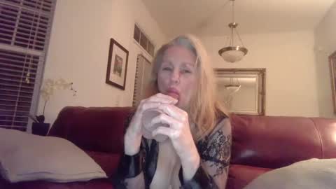 hotblondemilf1962 online show from 01/28/25, 10:45