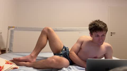 hotboyfeet92 online show from 02/20/25, 09:42