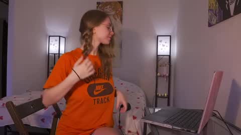 Snapshot of hotchillylovers chatting on 02/17/25, 08:19 NICK AND NORA online show from 02/17/25, 08:19