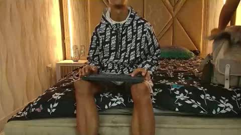 hotcouple_222 online show from 12/22/25, 07:27