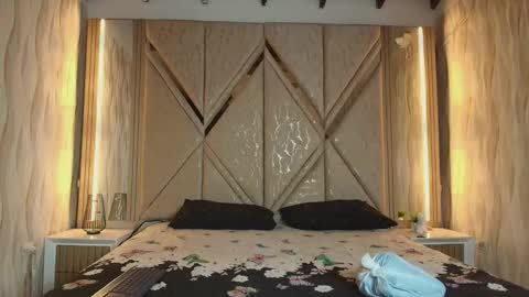 hotcouple_222 online show from 01/12/26, 07:24