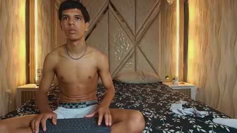 hotcouple_222 online show from 02/15/26, 07:51