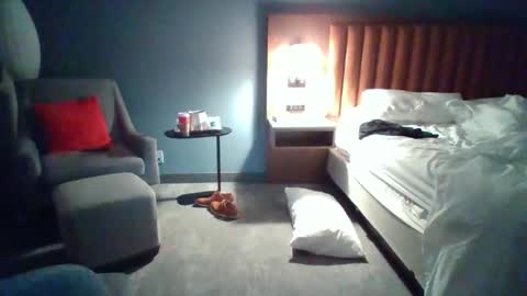 hotdog1124 online show from 12/04/25, 02:59