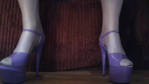 Snapshot of hotesmeralda chatting on 02/24/25, 01:02 HotEsmeralda online show from 02/24/25, 01:02