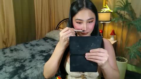 Snapshot of hotevatrans chatting on 11/06/25, 11:15 EVA online show from 11/06/25, 11:15