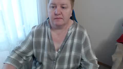 Snapshot of hotfiremommy chatting on 11/20/25, 08:03 LimonkaFire online show from 11/20/25, 08:03