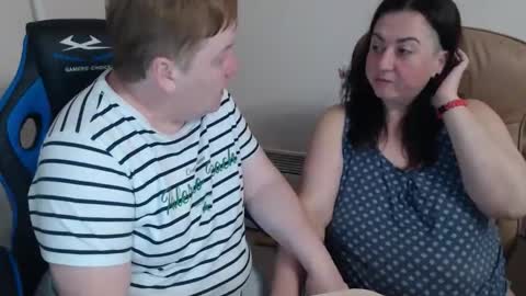 Snapshot of hotfiremommy chatting on 11/23/25, 09:25 LimonkaFire online show from 11/23/25, 09:25