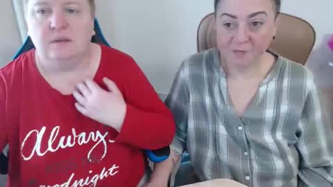 Snapshot of hotfiremommy chatting on 11/27/25, 09:00 LimonkaFire online show from 11/27/25, 09:00