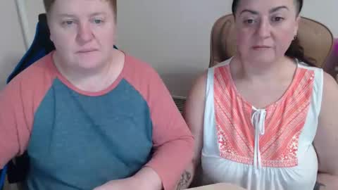 Snapshot of hotfiremommy chatting on 11/28/25, 09:50 LimonkaFire online show from 11/28/25, 09:50