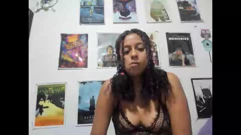 Snapshot of hothoneychile chatting on 04/25/26, 04:59 Sam and Nico online show from 04/25/26, 04:59