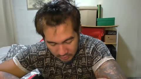 Snapshot of hothunkybear23 chatting on 12/24/24, 01:59 Khel online show from 12/24/24, 01:59