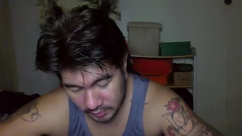 Snapshot of hothunkybear23 chatting on 12/28/24, 01:39 Khel online show from 12/28/24, 01:39