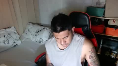 Snapshot of hothunkybear23 chatting on 12/22/25, 01:46 Khel online show from 12/22/25, 01:46