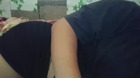 hotiemorenagurl18 online show from 01/06/26, 05:33