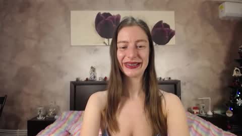 Snapshot of hotilia18 chatting on 12/13/25, 07:53 Lia online show from 12/13/25, 07:53