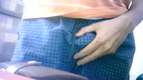 Hot India online show from 12/19/25, 07:10