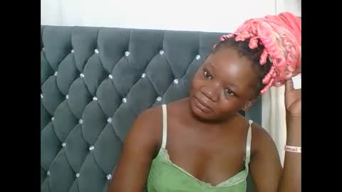 Snapshot of hotjeylee chatting on 02/17/26, 09:17 LOYCE online show from 02/17/26, 09:17