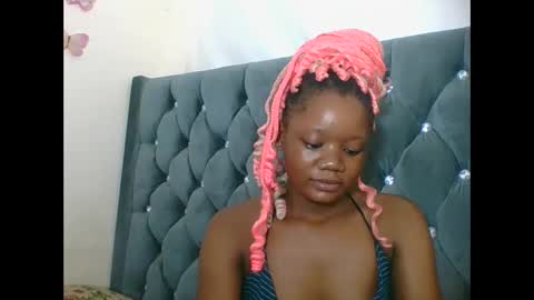 Snapshot of hotjeylee chatting on 02/19/26, 07:32 LOYCE online show from 02/19/26, 07:32