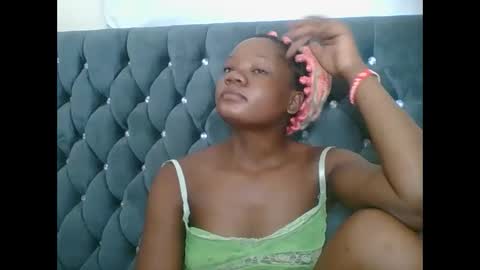 Snapshot of hotjeylee chatting on 02/24/26, 06:28 LOYCE online show from 02/24/26, 06:28